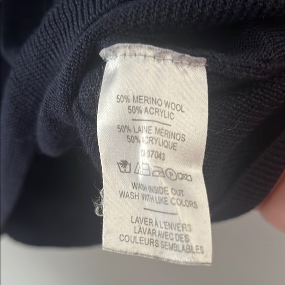 Men's Dark Blue V-Neck Sweater - Picture 6 of 7